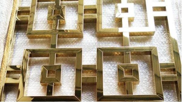 來(lái)看看鏡面不銹鋼屏風(fēng)有多美！